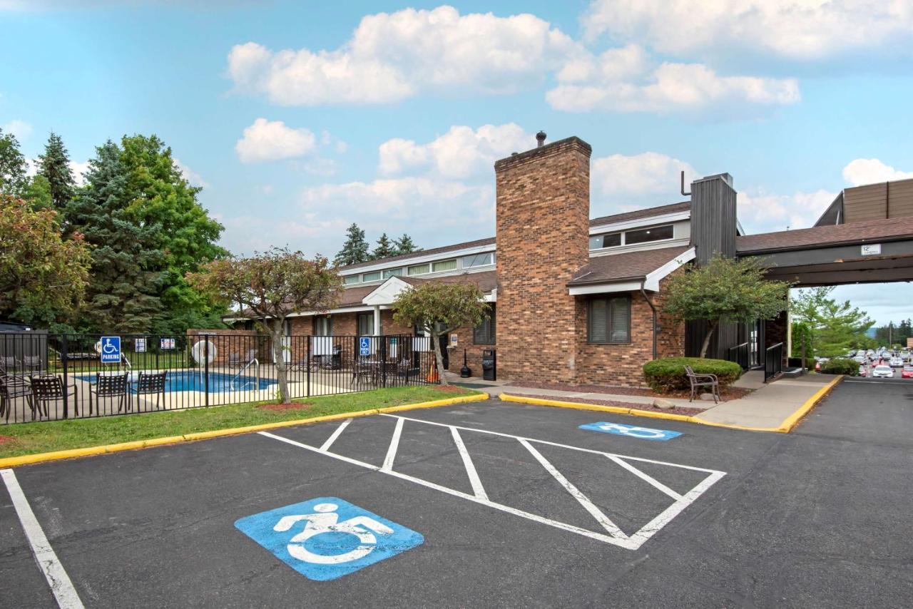 Best Western University Inn Итака Екстериор снимка