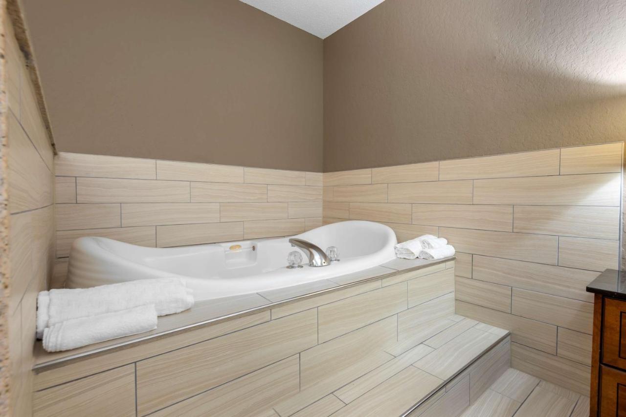 Best Western University Inn Итака Екстериор снимка