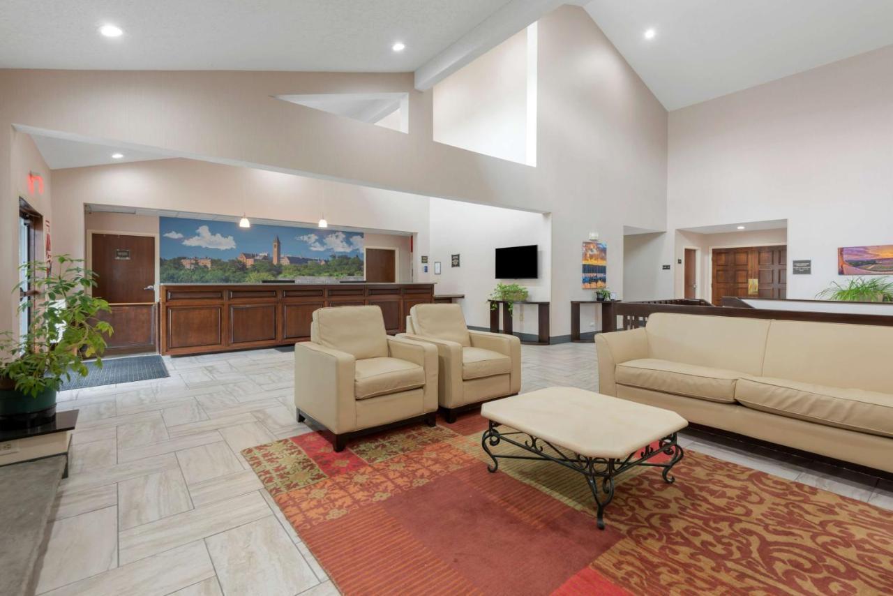 Best Western University Inn Итака Екстериор снимка