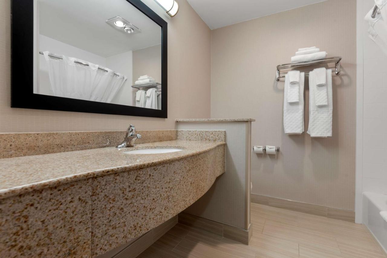Best Western University Inn Итака Екстериор снимка