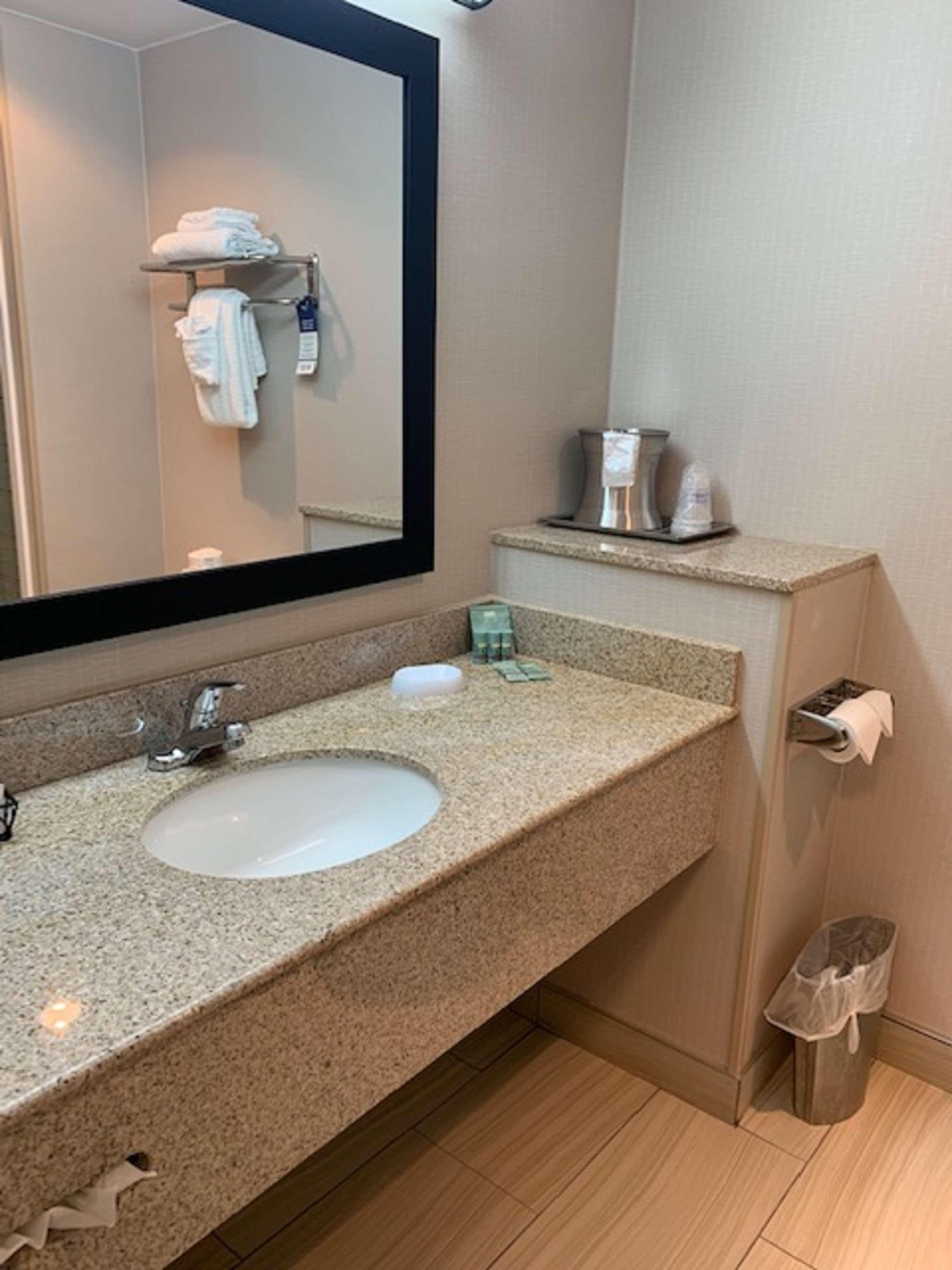 Best Western University Inn Итака Екстериор снимка