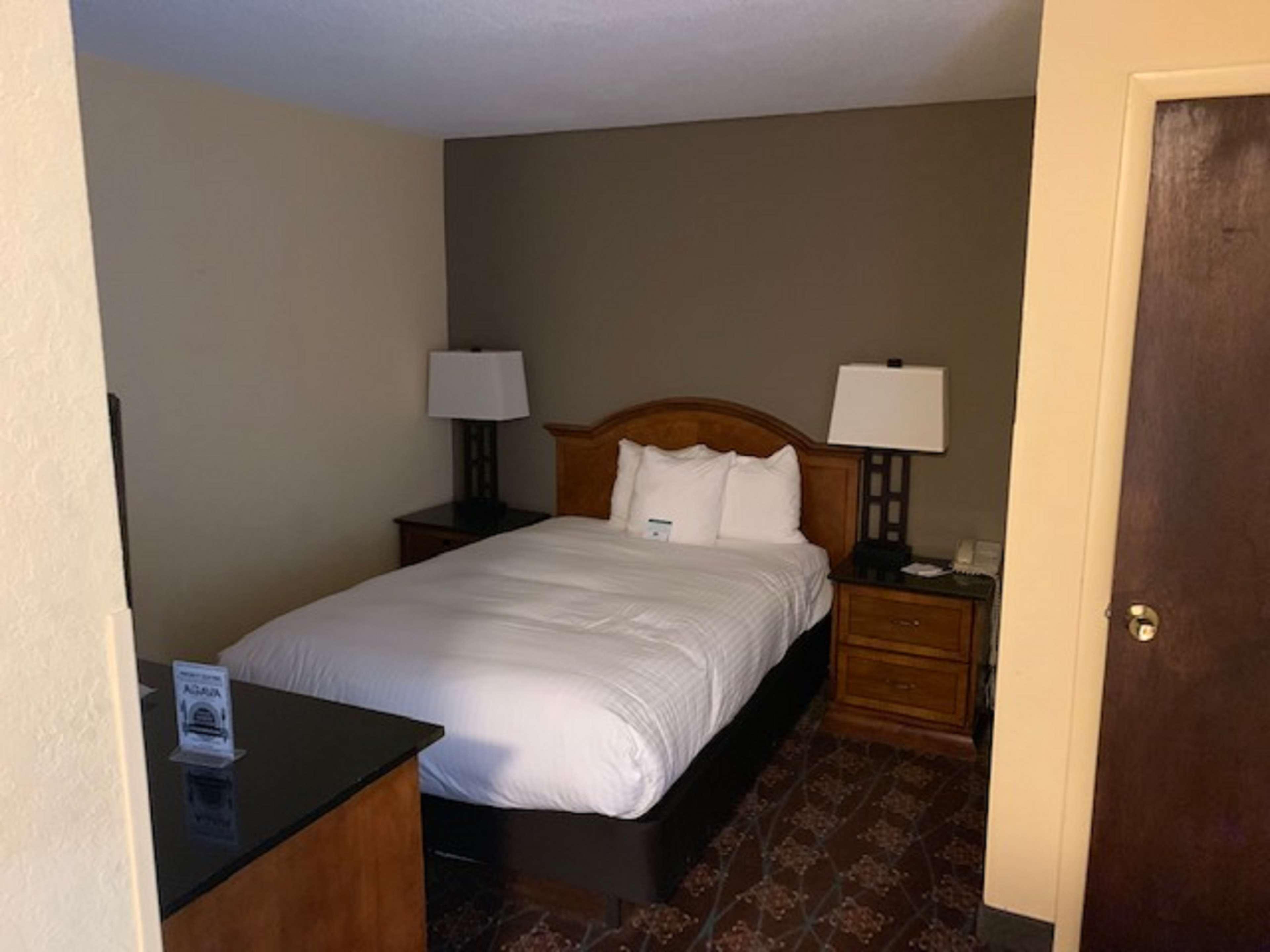 Best Western University Inn Итака Екстериор снимка