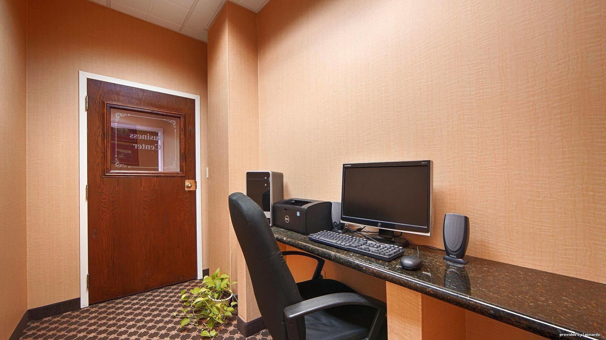 Best Western University Inn Итака Екстериор снимка
